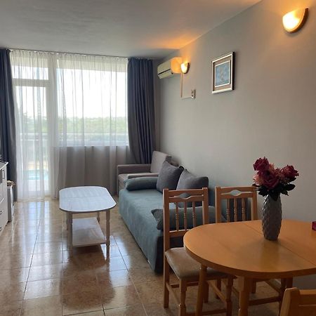 Rutland Sp Apartments Равда Экстерьер фото