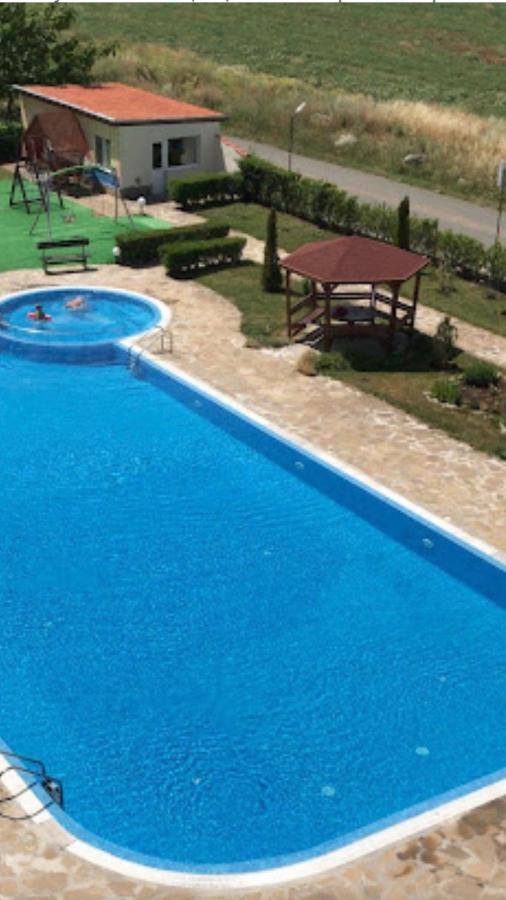 Rutland Sp Apartments Равда Экстерьер фото