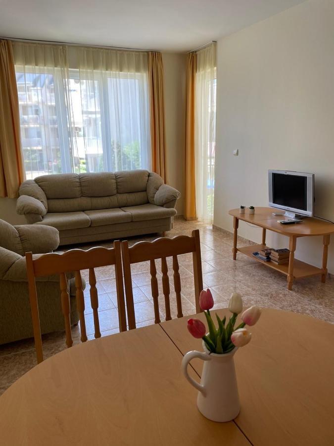 Rutland Sp Apartments Равда Экстерьер фото