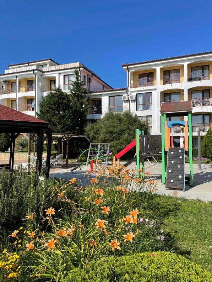 Rutland Sp Apartments Равда Экстерьер фото