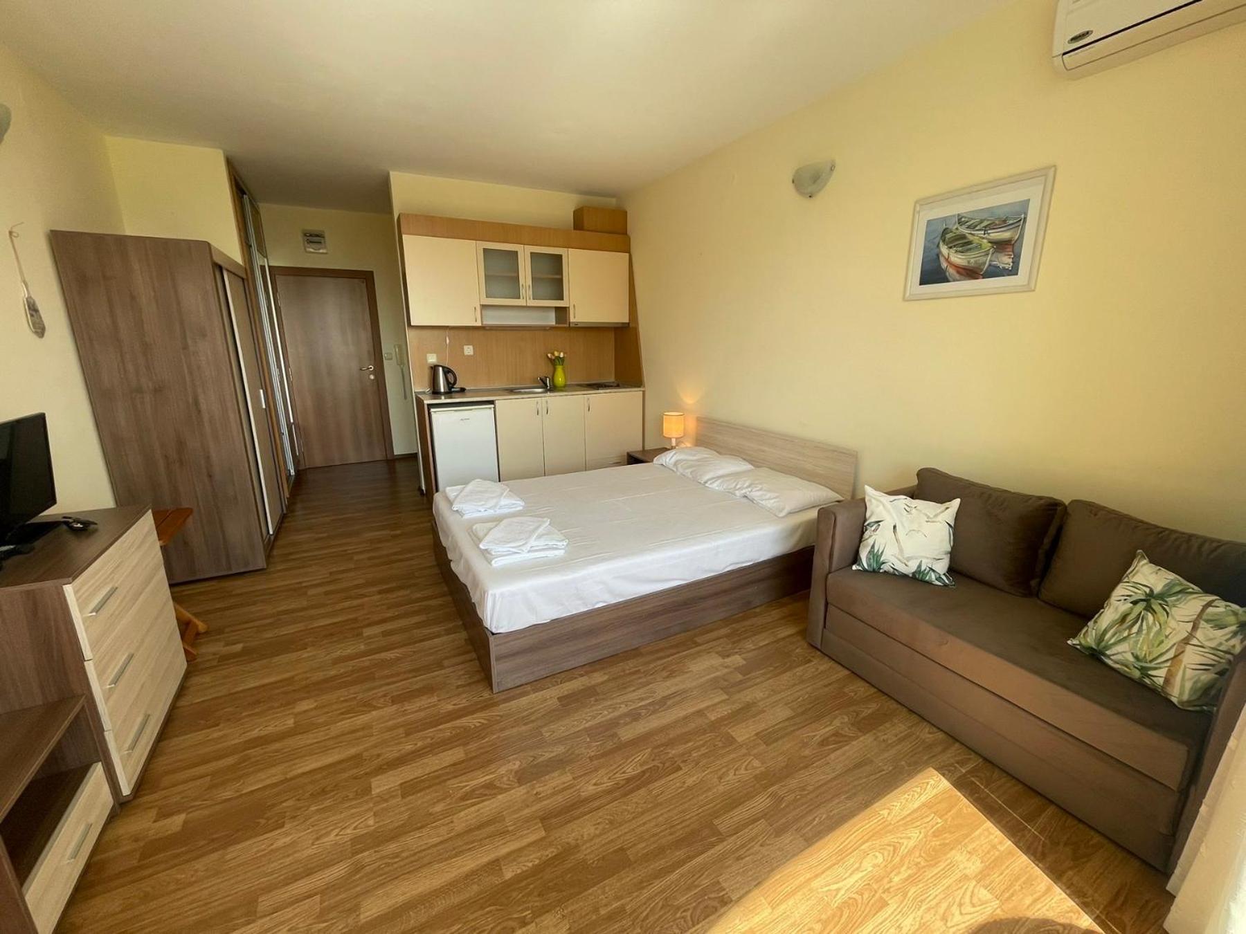 Rutland Sp Apartments Равда Экстерьер фото